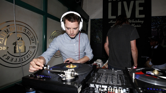 DJ Wooden Wisdom aka Elijah Wood & Zach Cowie - unikátní festival v severoirské...