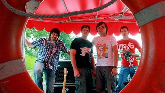 Pardubická skupina Ready Kirken pok�tila své nové album na parníku Arno�t.