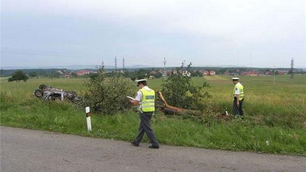 Pi tragické havárii mezi Uherským Hraditm a Bílovicemi zemeli dva mladí