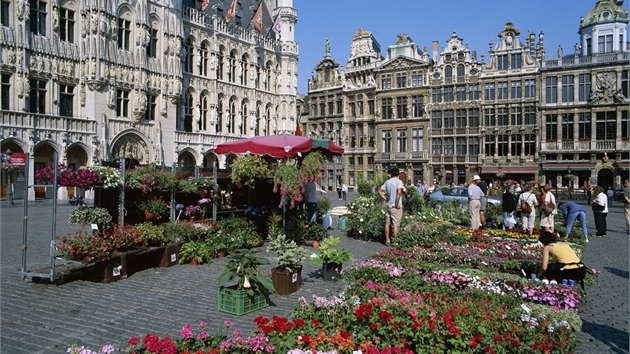 Květinový trh v na bruselském Grand Place