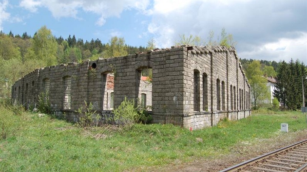 Bývalé elezniní depo v Koenov