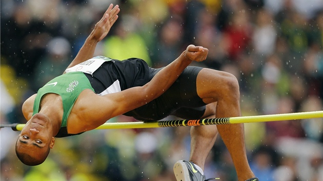 Ashton Eaton ve vkaskm sektoru pi americk olympijsk kvalifikaci v Eugene. 