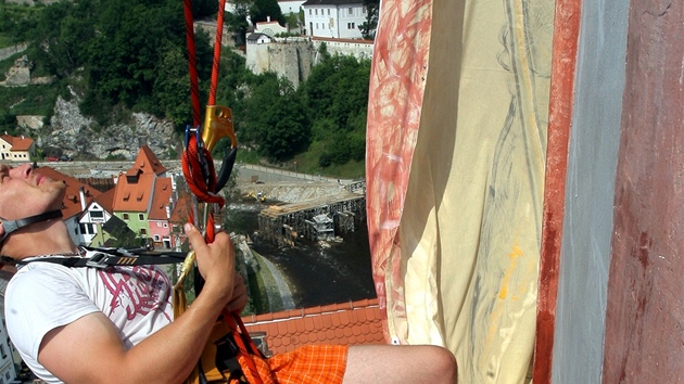 Podobné obrazy byly kdysi na nikách zámecké ve v eském Krumlov namalovány.