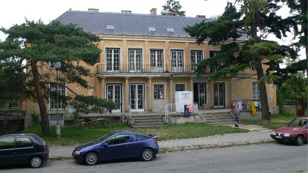 Zchátralá vila rodiny Stratil, která se nachází v olomoucké ulici ajkovského.