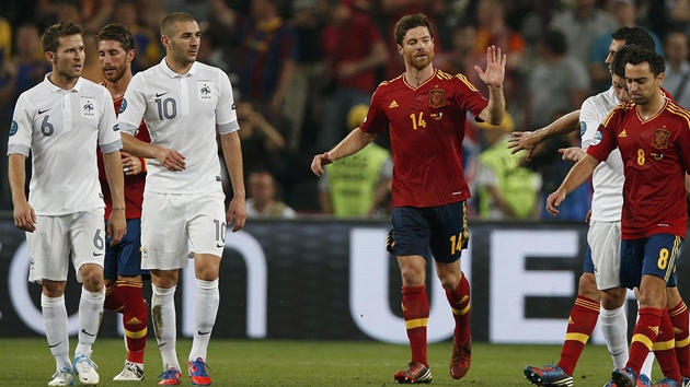 HOTOVO. Fotbalisté Španělska si díky gólům Xabiho Alonsa poradili s Francií a
