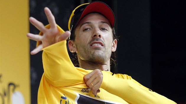 DO �LUTÉHO. Úvodní �asovku Tour de France na 6,4 km vyhrál �výcarský závodník