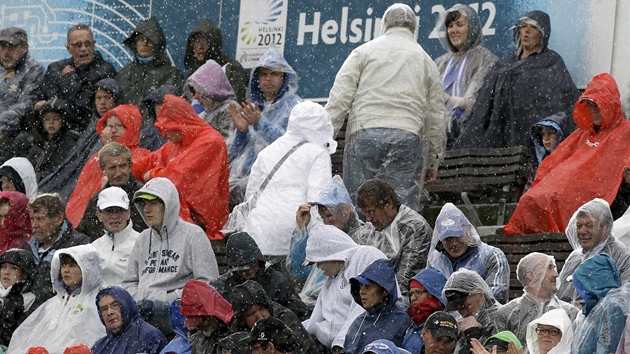 POD PLÁTNKAMI. Sobotnímu programu na mistrovství Evropy v Helsinkách poasí