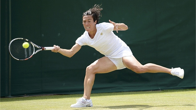 DÁL. Francesca Schiavoneová si ve Wimbledonu zahraje v osmifinále.