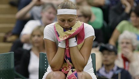 Letoní Wimbledon skonil pro Petru Kvitovou ve tvrtfinále, narazila v nm na budoucí vítzku.