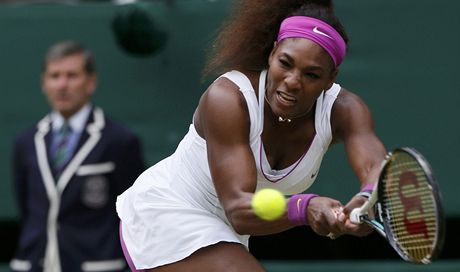 SLA. Serena Williamsov a jej bekhend ve finle Wimbledonu.