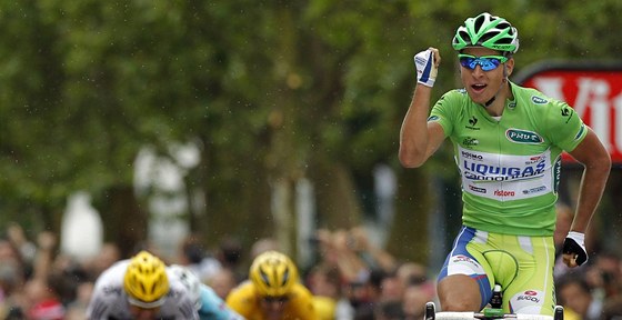 Slovák Peter Sagan si "bí" pro triumf ve tetí etap cyklistické Tour de