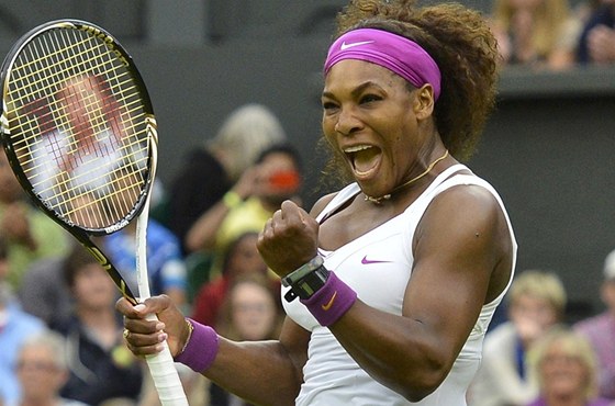 RADOST. Serena Williamsová slaví postup do semifinále Wimbledonu.