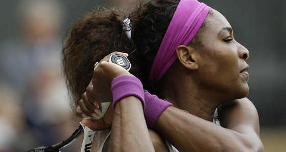 COPAK VYHLÍÍ? Serena Williamsová ve wimbledonském finále.