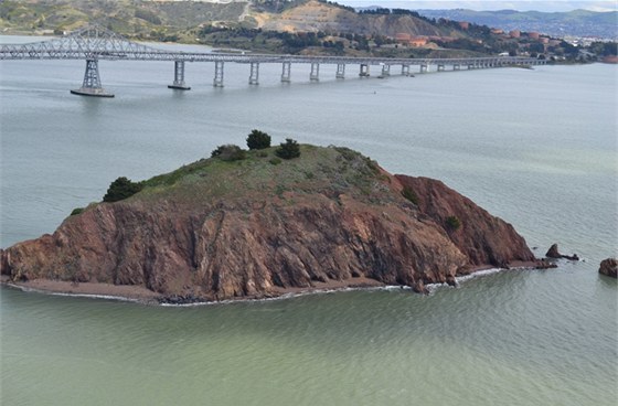 Ostrov Red Rock u San Francisca je na prodej.