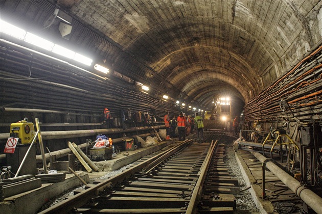 Technické závady zastavily dva úseky „zelené“ linky pražského metra