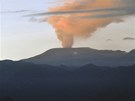 Dýmající sopka Nevado del Ruiz nedaleko kolumbijského msta Manizales na snímku