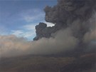 Kolumbijská sopka Nevado del Ruiz zaala na konci ervna chrlit prach a hustý