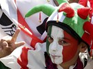 V JAKO VÍTĚZSTVÍ. Malý fanoušek Itálie pózuje fotografům před začátkem finále