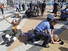 ZSTATE LEET. Ukrajintí policisté zasahují proti jedné z en podporujících