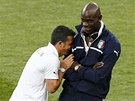 UMÍ SE I USMÁT. Italský fotbalista Mario Balotelli proslul oslavami gól s