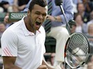 EMOCE. Jo-Wilfried Tsonga slaví postup do semifinále Wimbledonu.