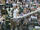 ALE NE! Andy Murray se zlobí ve tvrtfinále Wimbledonu.