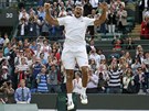 RADOST. Jo-Wilfried Tsonga slaví postup do semifinále Wimbledonu.