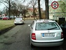 Takto za zákazem vjezdu parkoval partner hejtmanky Jany Vahové Roman Houska