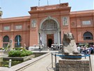 Do Egyptského muzea v Káhie s fotoaparátem a kamerou nesmíte. Musíte je nechat