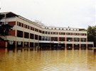 Povodn v Otrokovicch v roce 1997. Na snmku zaplaven Spoleensk dm.