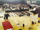 Povodn v Otrokovicch v roce 1997. Leteck snmek zaplavenho msta.