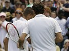 SNAIL SES, ALE... výcarský tenista Roger Federer (vpravo) ve tvrtfinále