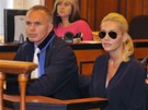 Dara Rolins u Obvodního soudu pro Prahu 2 se svým právníkem Robertem Vladykou