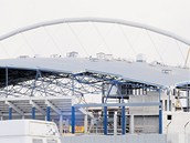 Skelet nového zimního stadionu v Chomutově drží oblouková konstrukce.