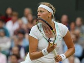 KONCENTRACE. Petra Kvitov ve tvrtfinle Wimbledonu.