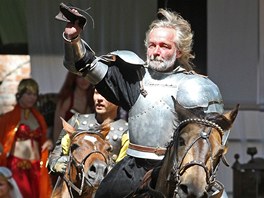 Ke středověkým slavnostem patří jezdecký turnaj. Na Pernštejně nemohla tato...