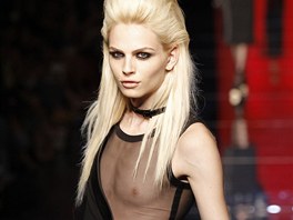 Model Andrej Pejic na pehlídce Jean Paul Gaultier haute couture podzim - zima...