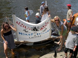 Písek, 30.6.2012, Otava, neckiáda, kuriozní plavidla FOTO: MF DNES - Slavomír...
