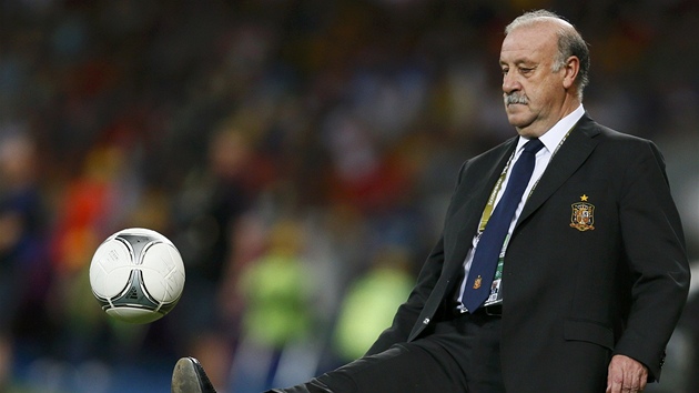 TAKY DO TOHO UMÍM KOPNOUT. Kou� �pan�lska Vicente del Bosque si i v polobotkách