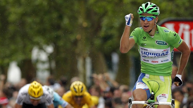 Slovák Peter Sagan si "bí" pro triumf ve tetí etap cyklistické Tour de
