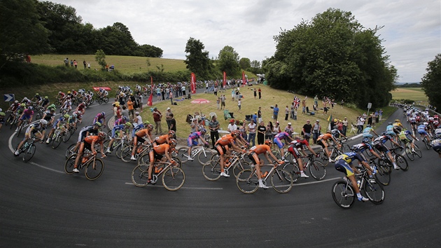 cyklistický peloton v prbhu 5. etapy Tour de France