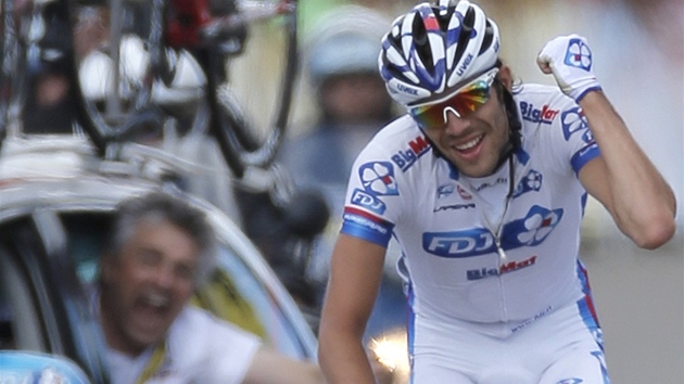 Tak oslavoval Thibaut Pinot na minulé Tour triumf v etap na Tourmalet.