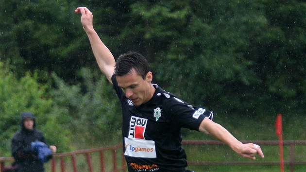 Jablonecký fotbalista David Lafata v p�ípravném zápase se st�í�kovskými
