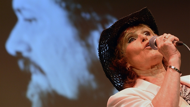 Olga Matu�ková vystoupila 1. �ervence na koncert� skupiny KTO v Praze p�i...