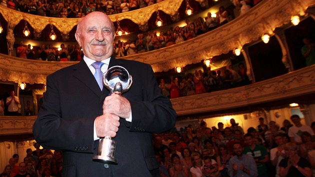 Josef Somr s cenou prezidenta karlovarského filmového festivalu (2012)