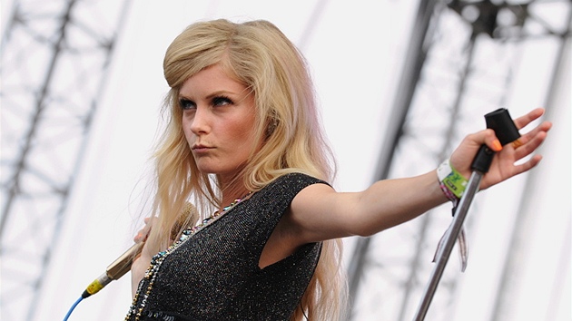 Mette Lindberg z kapely The Asteroids Galaxy Tour na Rock for People 2012