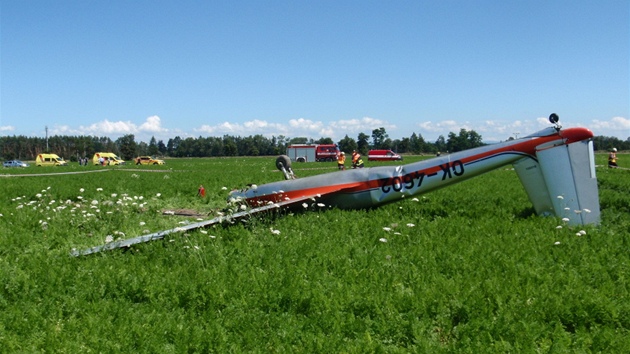 Nehoda motorizovaného kluzáku u Svinar na Královéhradecku (8. ervence 2012)