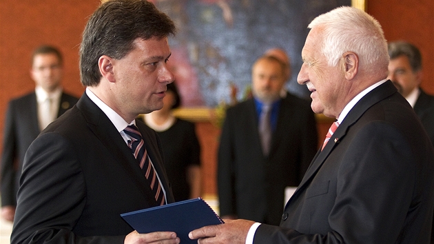 Pavel Blaek na Praskm hrad, kde ho prezident Vclav Klaus jmenoval ministrem spravedlnosti za ptomnosti premira Petra Nease (3. ervence 2012)