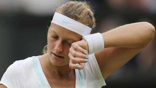 NEJDE TO. Petra Kvitová ve tvrtfinále Wimbledonu.