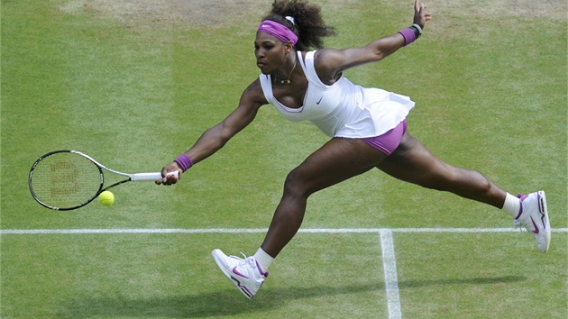 Také sestry Williamsovy by rády zstaly pi bílé barv. "K tráv patí," íká Serena (vpravo).
